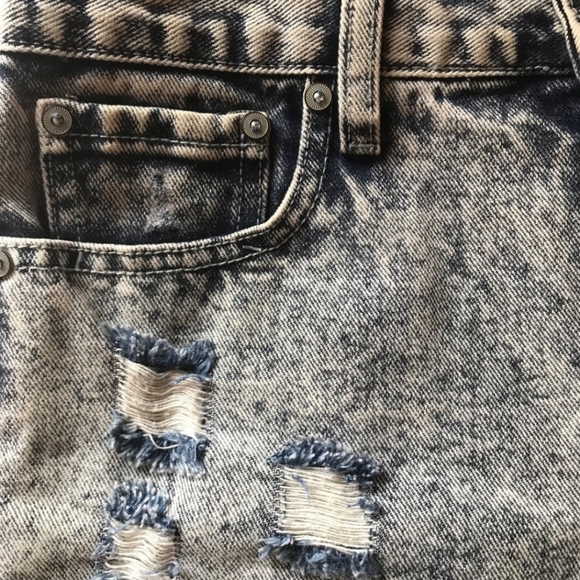 🔴Distressed style micro shorty Acid Wash shorts - Picture 11 of 13